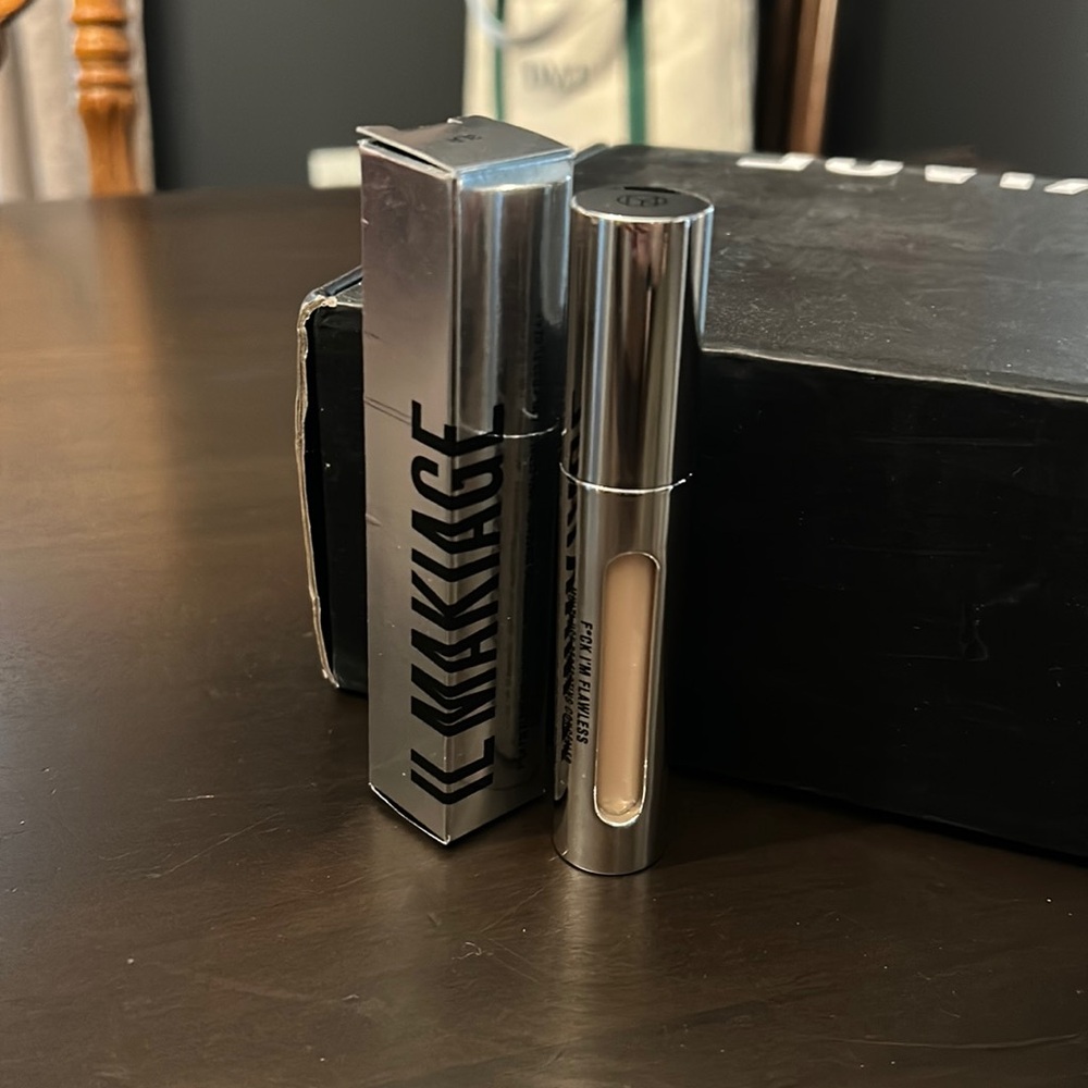 IL MAKIAGE - f*ck I’m flawless multi-use perfecting concealer #25